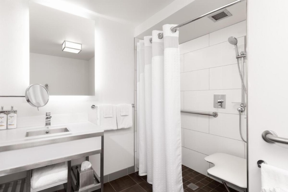 Holiday Inn - Chicago Dwtn - Wolf Point, an IHG Hotel